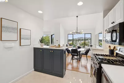 557 Hiller Dr, Oakland, CA 94618 - Photo 25