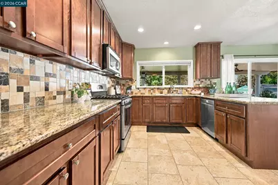 1211 Orange St, Concord, CA 94518 - Photo 7