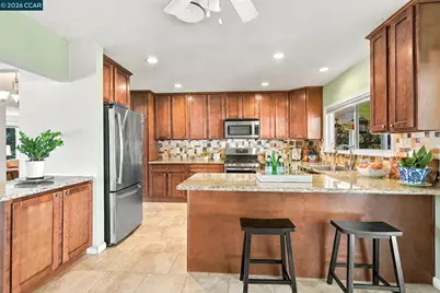 1211 Orange St, Concord, CA 94518 - Photo 9