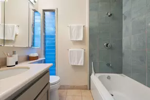 6760 Moore Dr, Oakland, CA 94611 - Photo 31