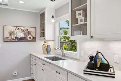 104 Cypress St, Alameda, CA 94501 - Photo 27