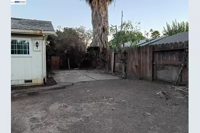 8225 Saratoga Way, Stockton, CA 95209 - Photo 19