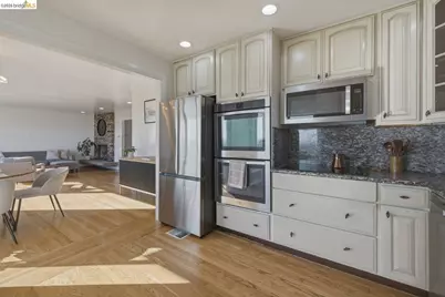 8011 Sunkist Dr, Oakland, CA 94605 - Photo 7