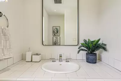 35 Bay Forest Ct, Oakland, CA 94611 - Photo 23