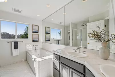 35 Bay Forest Ct, Oakland, CA 94611 - Photo 43