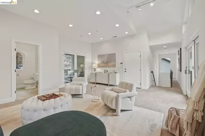 6375 Longcroft Dr, Oakland, CA 94611 - Photo 29