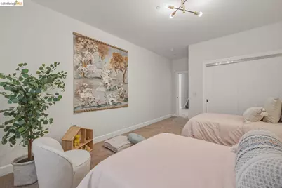 6375 Longcroft Dr, Oakland, CA 94611 - Photo 57