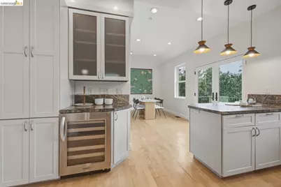 6375 Longcroft Dr, Oakland, CA 94611 - Photo 13