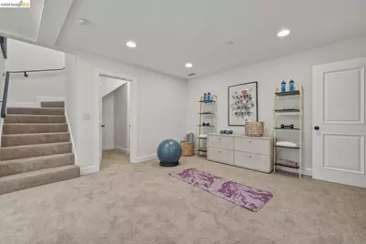 6375 Longcroft Dr, Oakland, CA 94611 - Photo 47