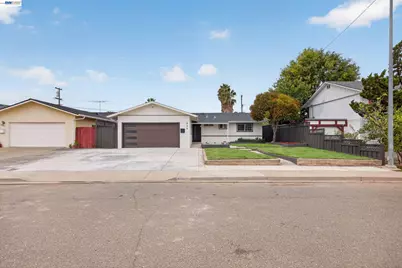 805 Calero St, Milpitas, CA 95035 - Photo 3