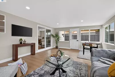 805 Calero St, Milpitas, CA 95035 - Photo 17