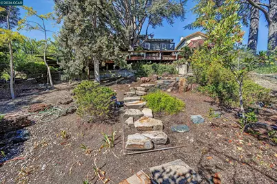 557 Summit Dr, Pinole, CA 94564 - Photo 31