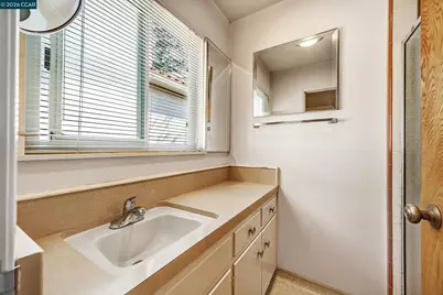 557 Summit Dr, Pinole, CA 94564 - Photo 15
