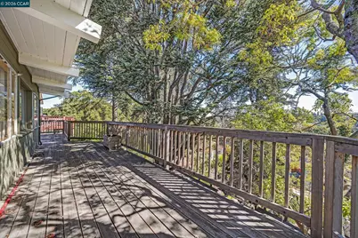 557 Summit Dr, Pinole, CA 94564 - Photo 33