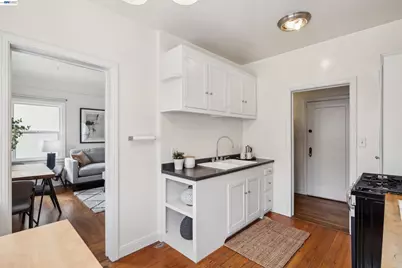 1438 Lakeshore Ave #6, Oakland, CA 94606 - Photo 9