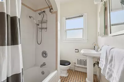 1438 Lakeshore Ave #6, Oakland, CA 94606 - Photo 13
