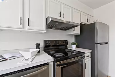 2205 San Antonio Ave #F, Alameda, CA 94501 - Photo 11