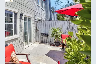 16 Town Sq Pl, Oakland, CA 94603 - Photo 19