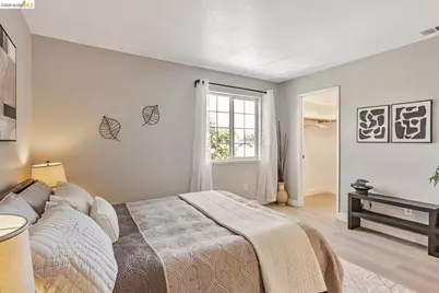16 Town Sq Pl, Oakland, CA 94603 - Photo 35