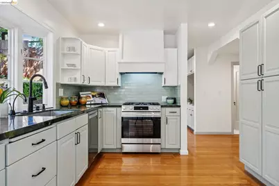 2000 Clemens Rd, Oakland, CA 94602 - Photo 31