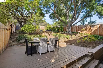 2000 Clemens Rd, Oakland, CA 94602 - Photo 27