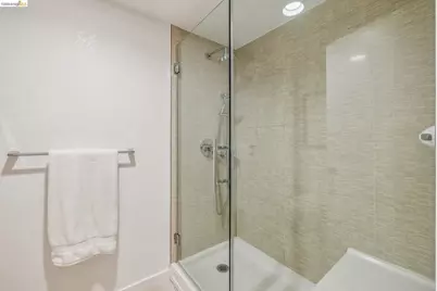 440 Canyon Oaks Dr #D, Oakland, CA 94605 - Photo 15