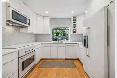 440 Canyon Oaks Dr #D, Oakland, CA 94605 - Photo 11
