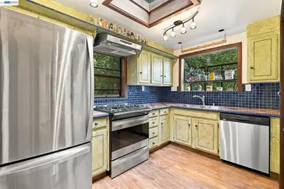 124 Cypress Dr, Fairfax, CA 94930 - Photo 15