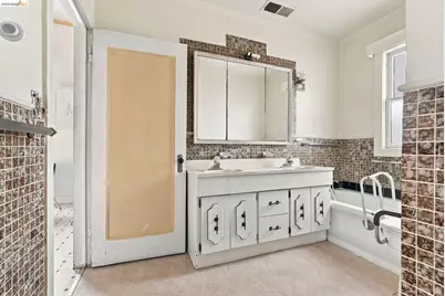 1040 59th St, Oakland, CA 94608 - Photo 33