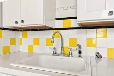 1040 59th St, Oakland, CA 94608 - Photo 19