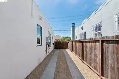 5618 Gaskill St, Oakland, CA 94608 - Photo 27
