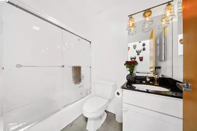 675 8th St #16, Oakland, CA 94607 - Photo 17