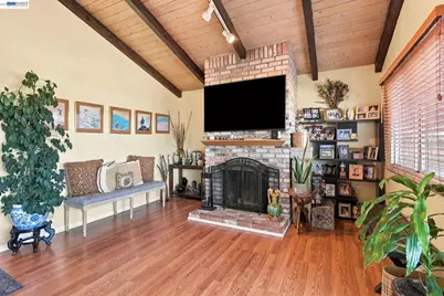 22 John Glenn Cir, Daly City, CA 94015 - Photo 13