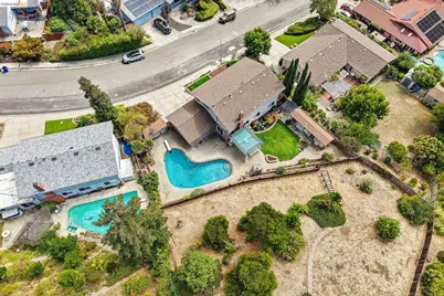 2636 Tamalpais Drive, Pinole, CA 94564 - Photo 71