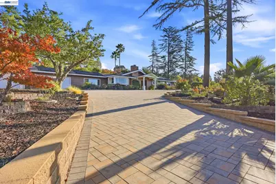116 Coral Dr, Orinda, CA 94563 - Photo 3