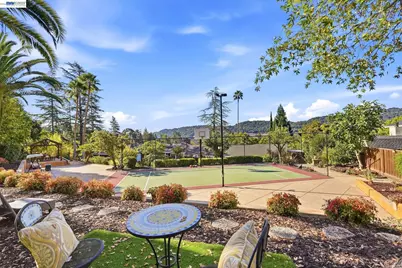 116 Coral Dr, Orinda, CA 94563 - Photo 51
