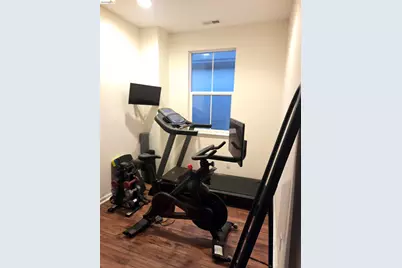 9421 Dunbar Dr, Oakland, CA 94603 - Photo 17