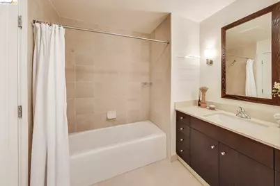 585 9th St #441, Oakland, CA 94607 - Photo 15