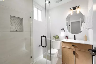 31871 Kennet St, Hayward, CA 94544 - Photo 11