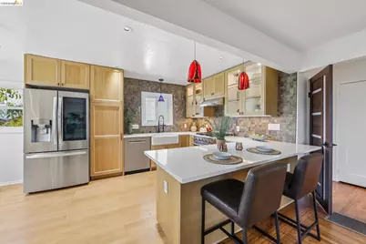 4614 Fairbairn Ave, Oakland, CA 94619 - Photo 9