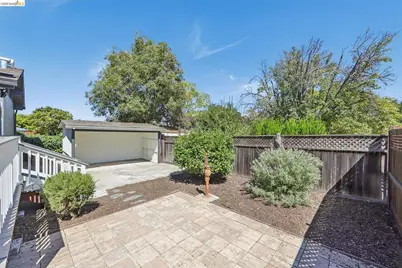 4614 Fairbairn Ave, Oakland, CA 94619 - Photo 41