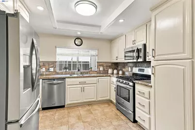 8657 Davona Dr, Dublin, CA 94568 - Photo 11