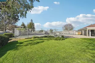2 Lakeview Ct, Novato, CA 94947 - Photo 17