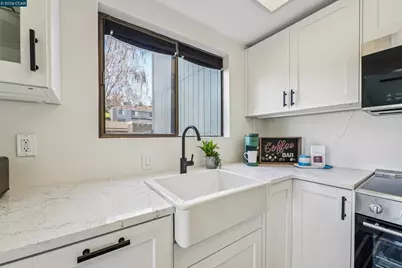 2 Lakeview Ct, Novato, CA 94947 - Photo 7