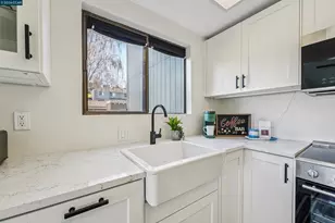 2 Lakeview Ct, Novato, CA 94947 - Photo 7
