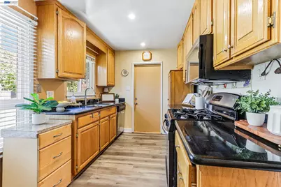 360 I St, Livermore, CA 94551 - Photo 11