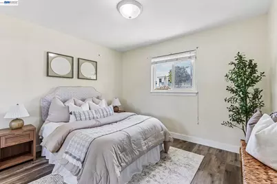 360 I St, Livermore, CA 94551 - Photo 17