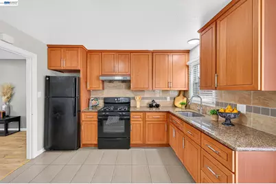 5616 Alameda Ave, Richmond, CA 94804 - Photo 9