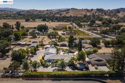 1015 Byrd Ln, Pleasanton, CA 94566 - Photo 23