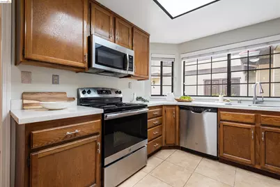 13727 Seagate, San Leandro, CA 94577 - Photo 17